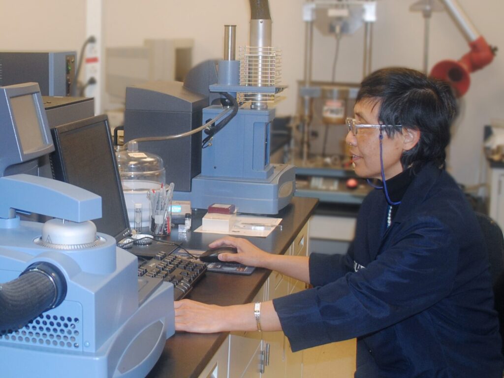 A chemist operates differential scanning calorimetry equipment for DSC analysis