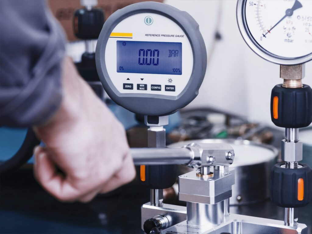 A digital pressure gauge ready for calibration