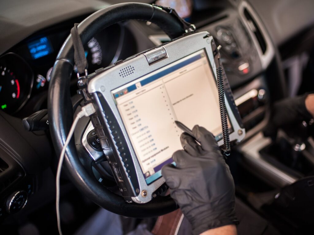 Technician downloads black box data from a vehicle to a tablet