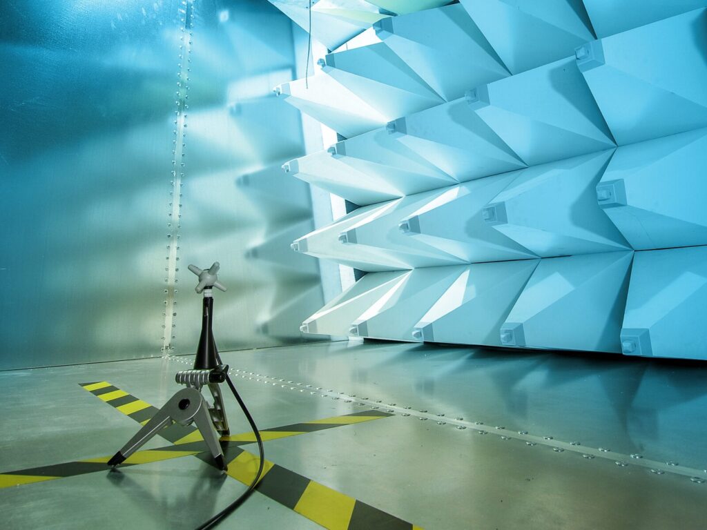 Electromagnetic interference/Electromagnetic compatibility testing chamber