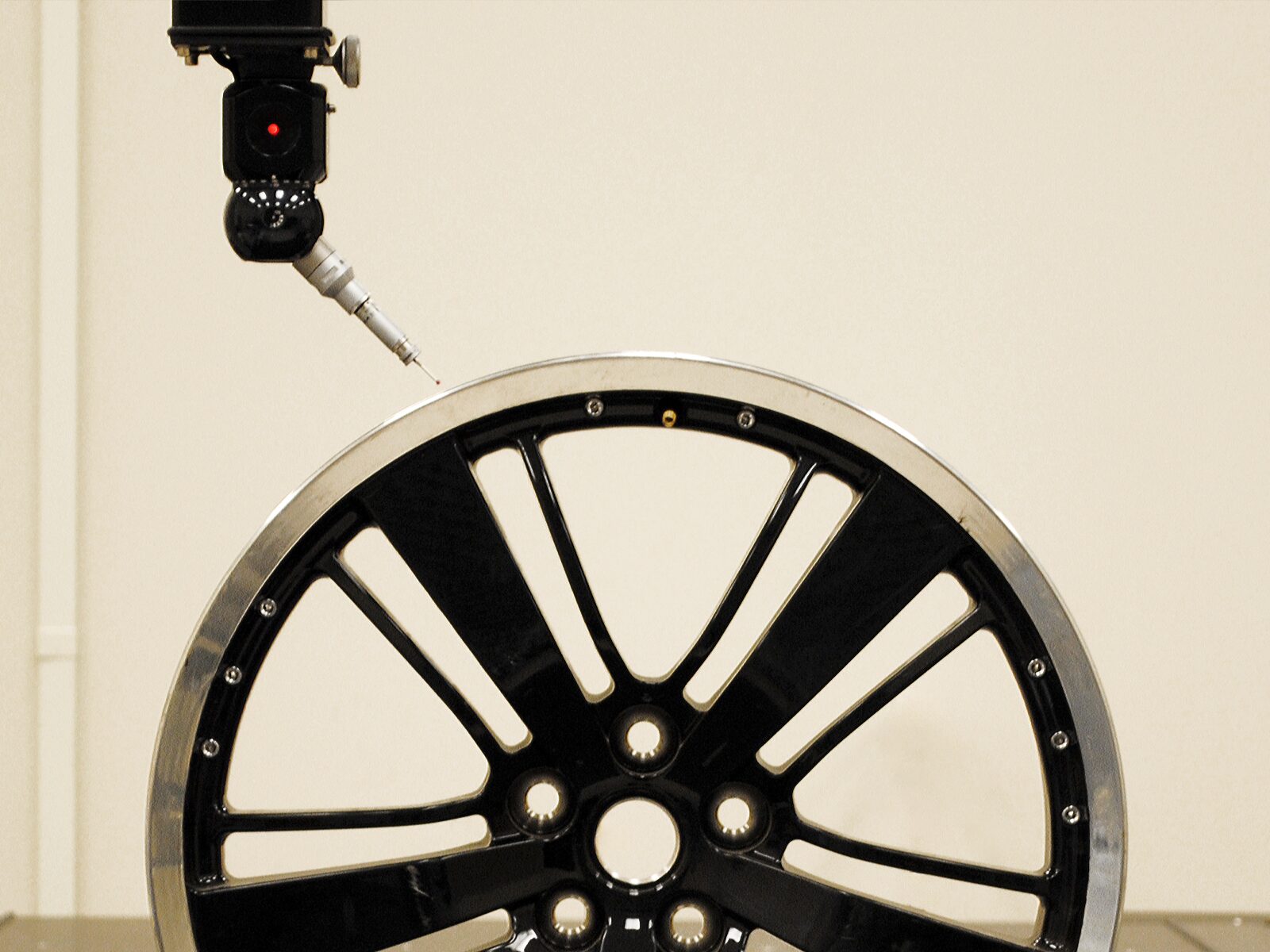 Coordinate measuring machine scans a wheel