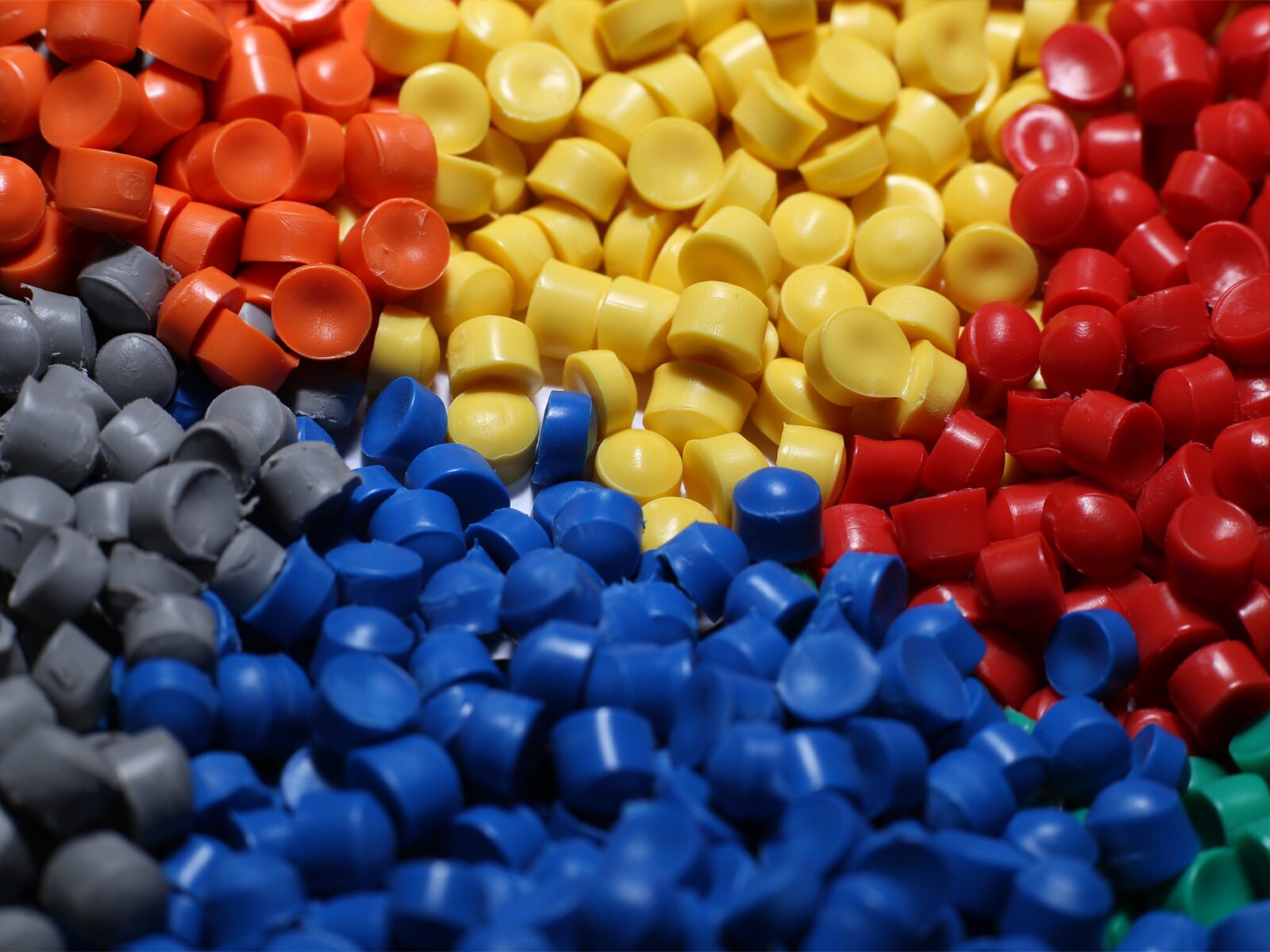 Multicolored polymer pellets for testing