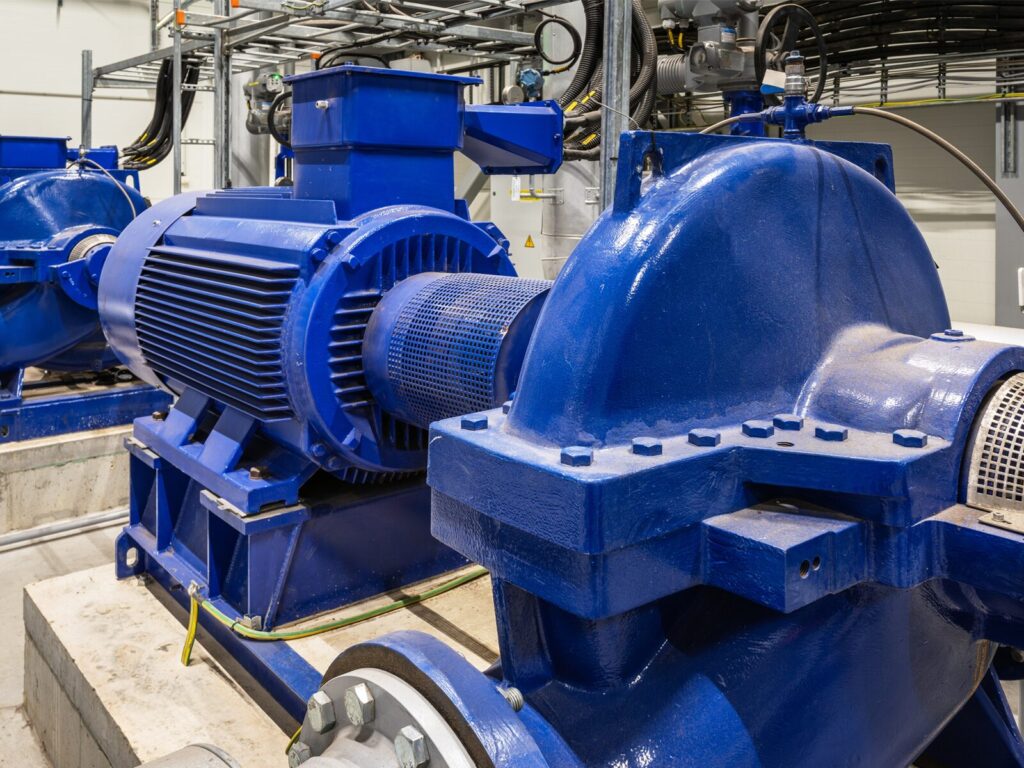 Horizontal pump and motor installed in a pipeline