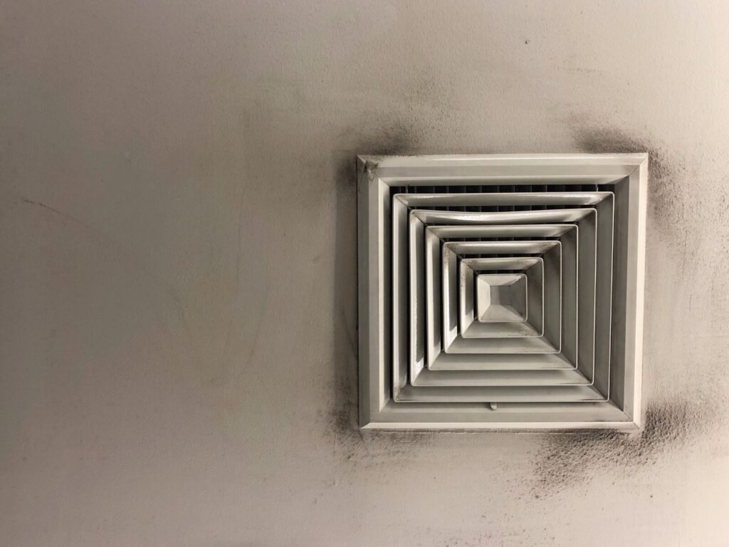 Air vent with mold