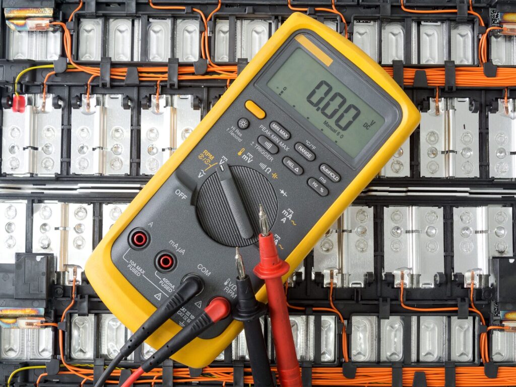 Multimeter on top of a battery module
