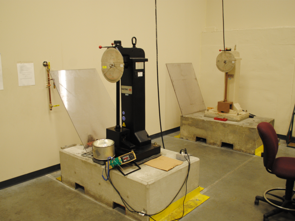 Charpy machine for impact testing