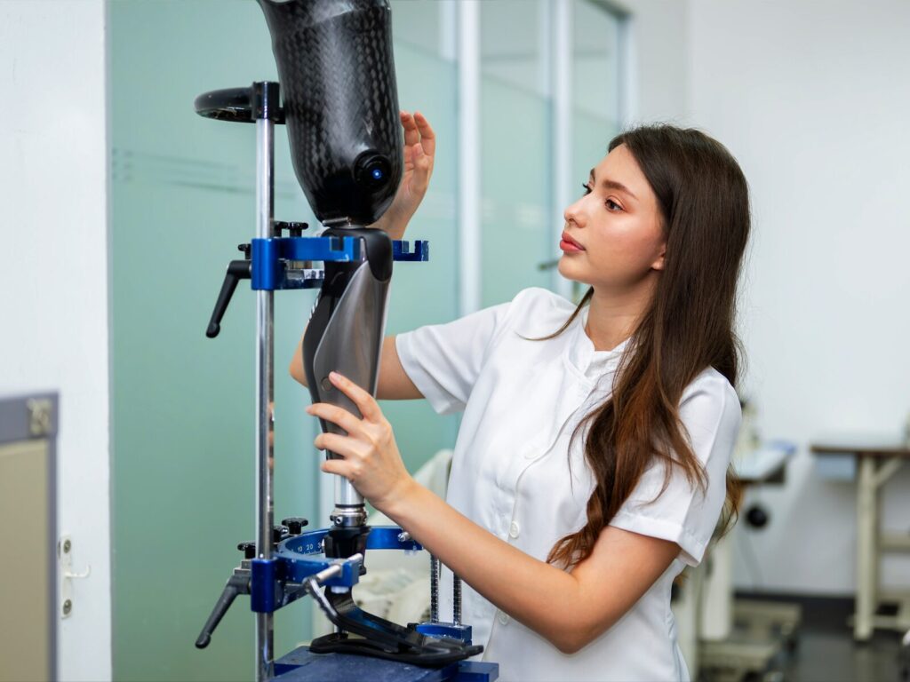 Expert assembles a lower limb prosthetic for an entire leg