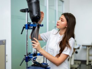 Expert assembles a lower limb prosthetic for an entire leg