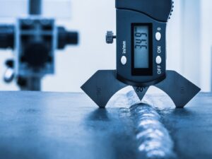 Digital weld gauge measures the angle of a flat fillet weld